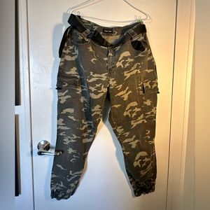 Almost Famous Camo Pant SizeXL